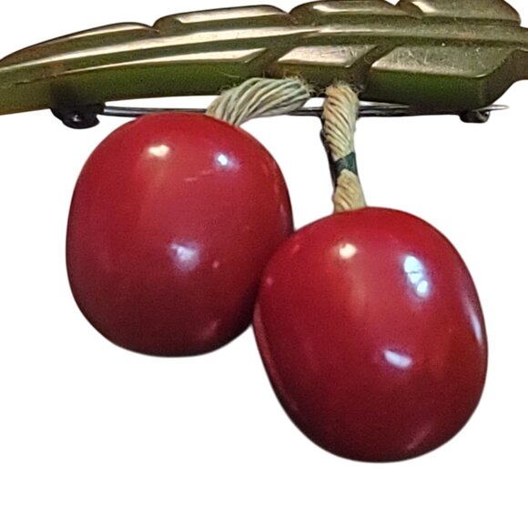 Vintage Bakelite Cherry Brooch Pin Red Cherries Green Leaf Design Retro Fruit - Picture 3 of 14